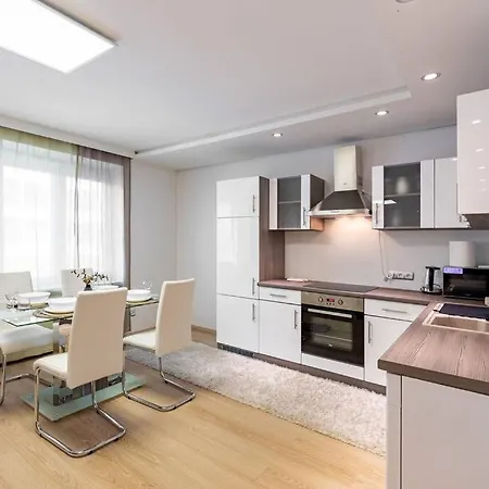 Urban Retreat Near Old Town Братислава