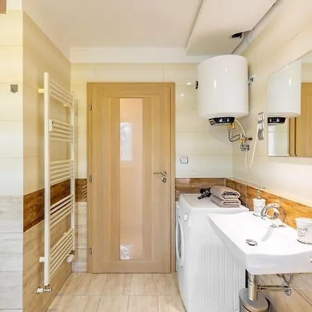 Urban Retreat Near Old Town Братислава