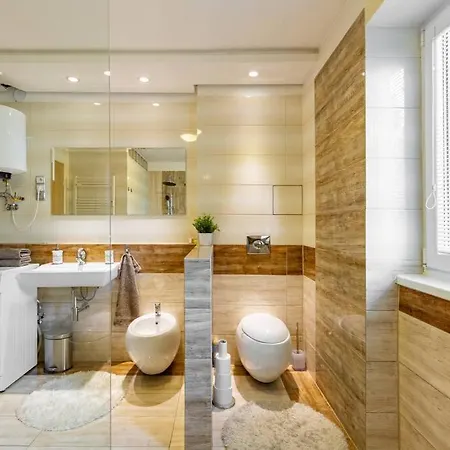 Urban Retreat Near Old Town Братислава