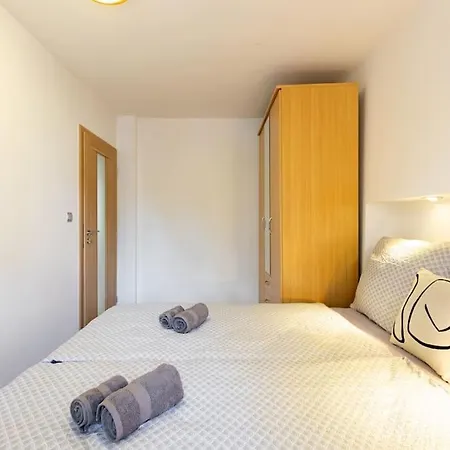 Апартаменты Urban Retreat Near Old Town *