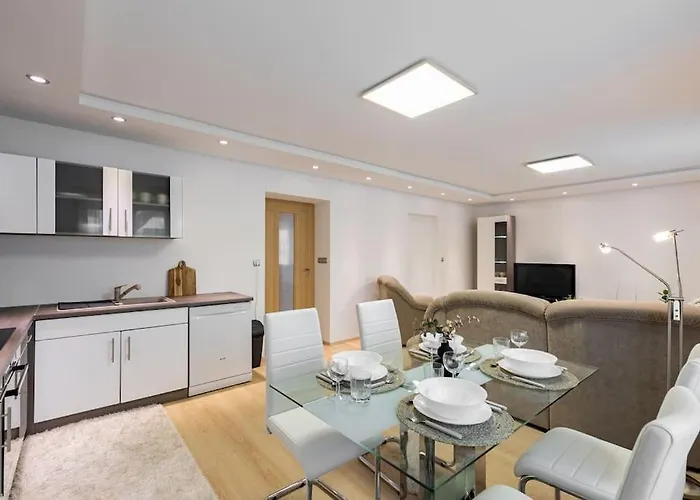 דירה Urban Retreat Near Old Town *