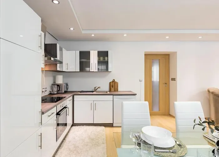 דירה Urban Retreat Near Old Town *