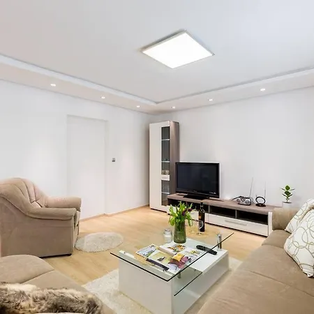 Daire Urban Retreat Near Old Town